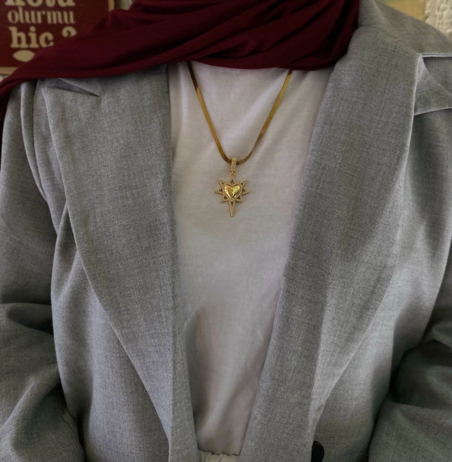 Thealya Kalpli Yıldız Figürlü Kolye – Altın Renk