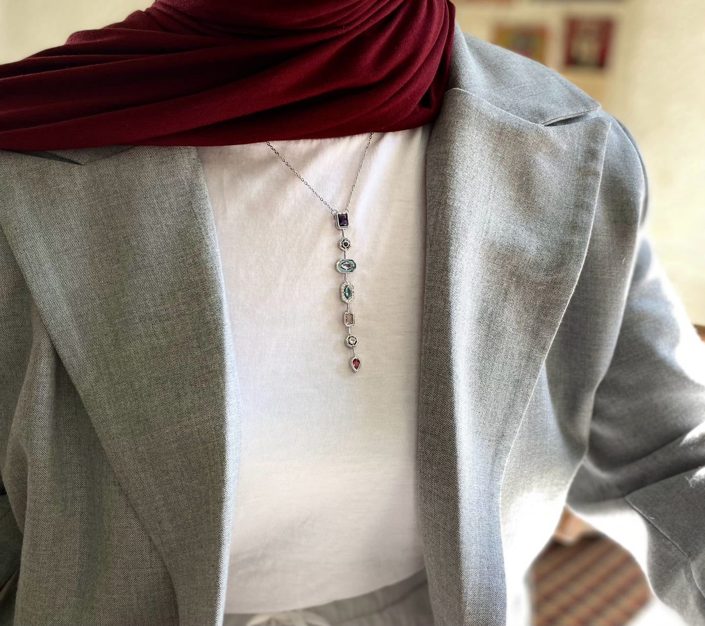 Thealya Renkli Taş Kavis Kolye – Gümüş Renk